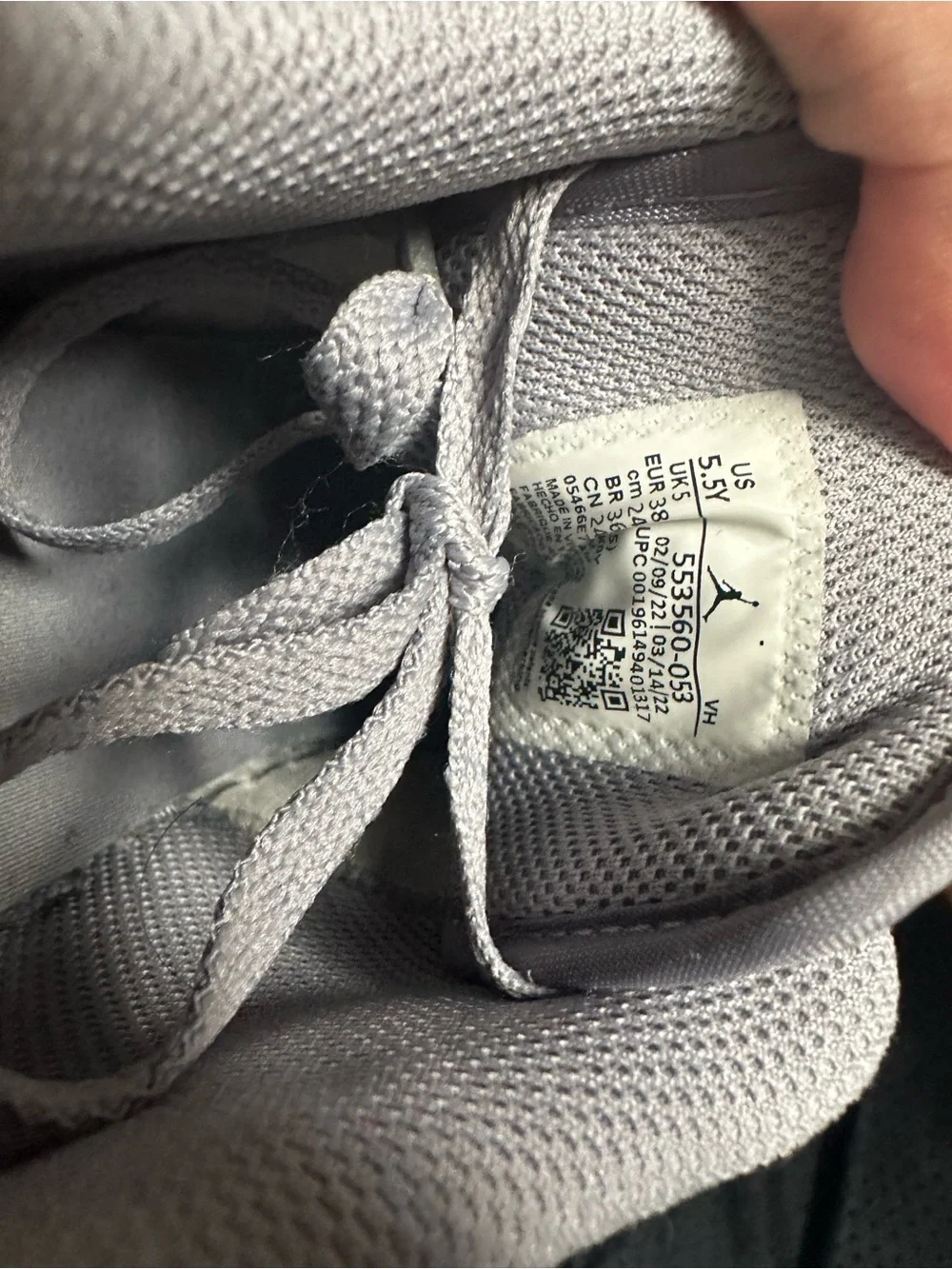 Jordan Kids' Low-Top Sneakers in Grey and White
